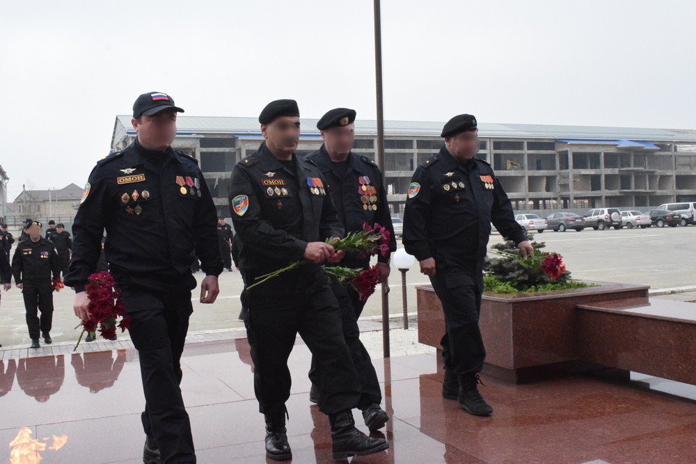 В Дагестане росгвардейцы почтили память павших защитников Отечества