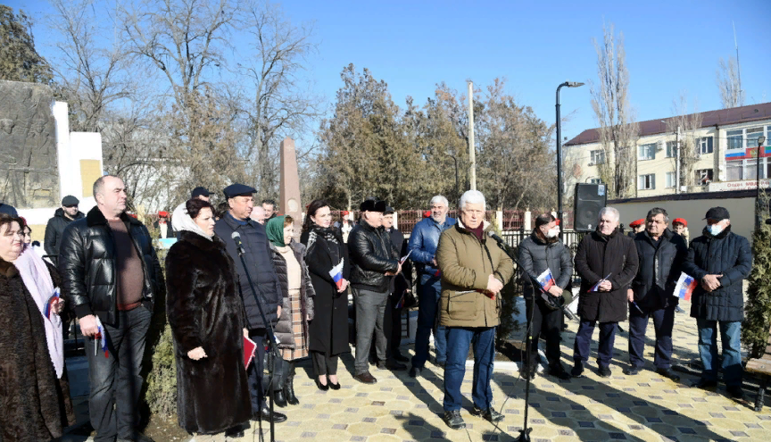 В Буйнакске открыли сквер Юсупа Акаева
