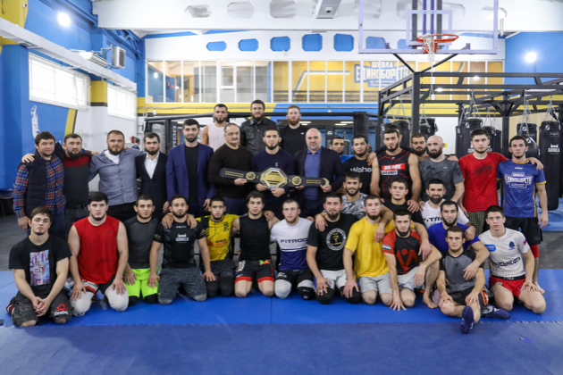 Сергей Меликов встретился и пообщался со спортсменами в Школе единоборств им. А. Нурмагомедова