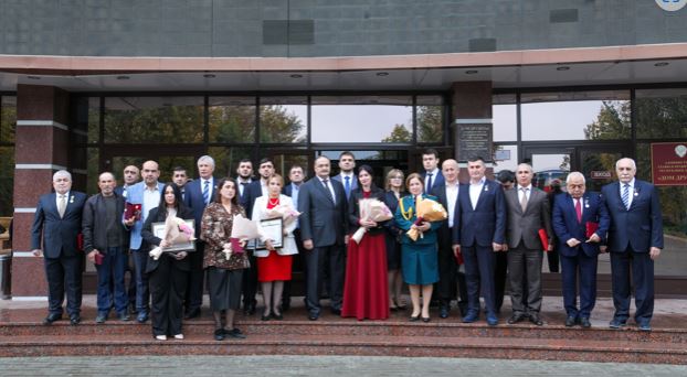 Сергей Меликов вручил дагестанцам государственные награды