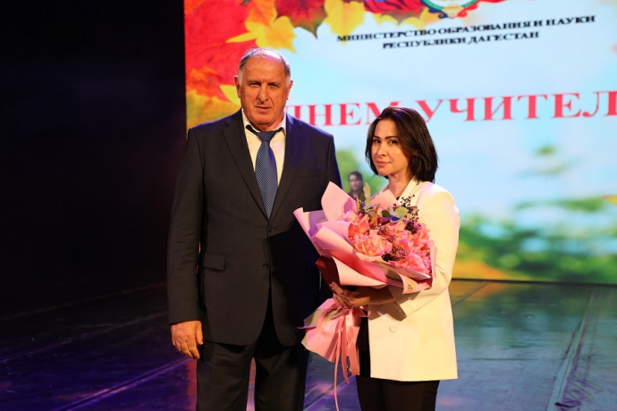 В Махачкале прошел торжественный концерт ко Дню учителя