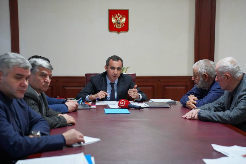 Заур Эминов встретился с представителями села Ахатлы