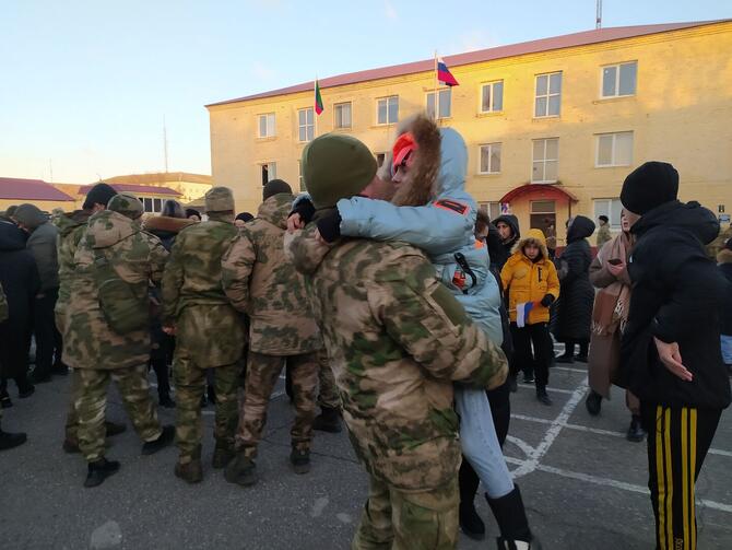 В Кизляре встретили военнослужащихДиана Муталибова