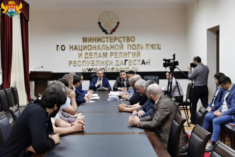 Власти Махачкалы провели встречу с представителями поселков Альбурикент, Кяхулай и Тарки