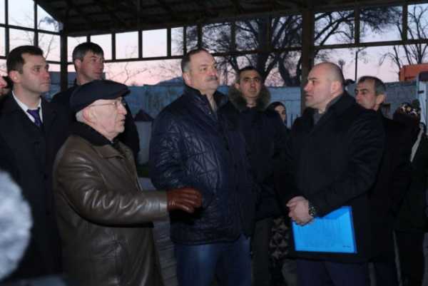 Глава Дагестана ознакомился с планом реконструкции стадиона "Труд" в Каспийске