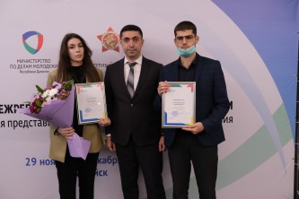 Двух дагестанцев наградили за спасенную жизнь человека в Москве   Зарипат Магомедова