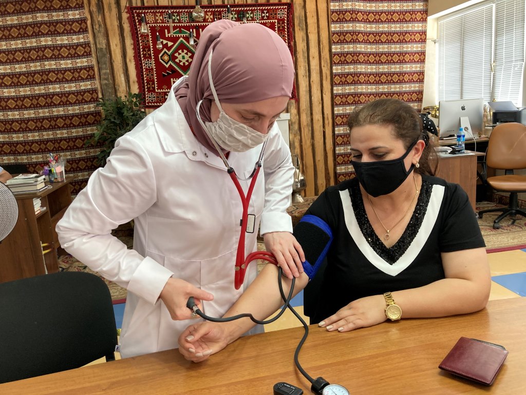 Ректор ДГУНХ и 200 сотрудников прошли вакцинацию