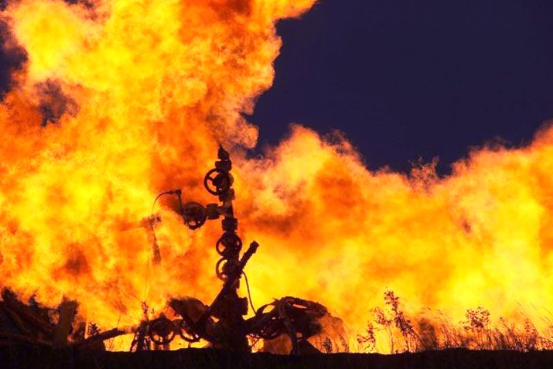 В Ногайском районе Дагестана горит нефтяная скважина