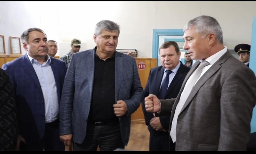 Алексей Гасанов посетил межрайонный пункт сбора мобилизованных в Кизляре
