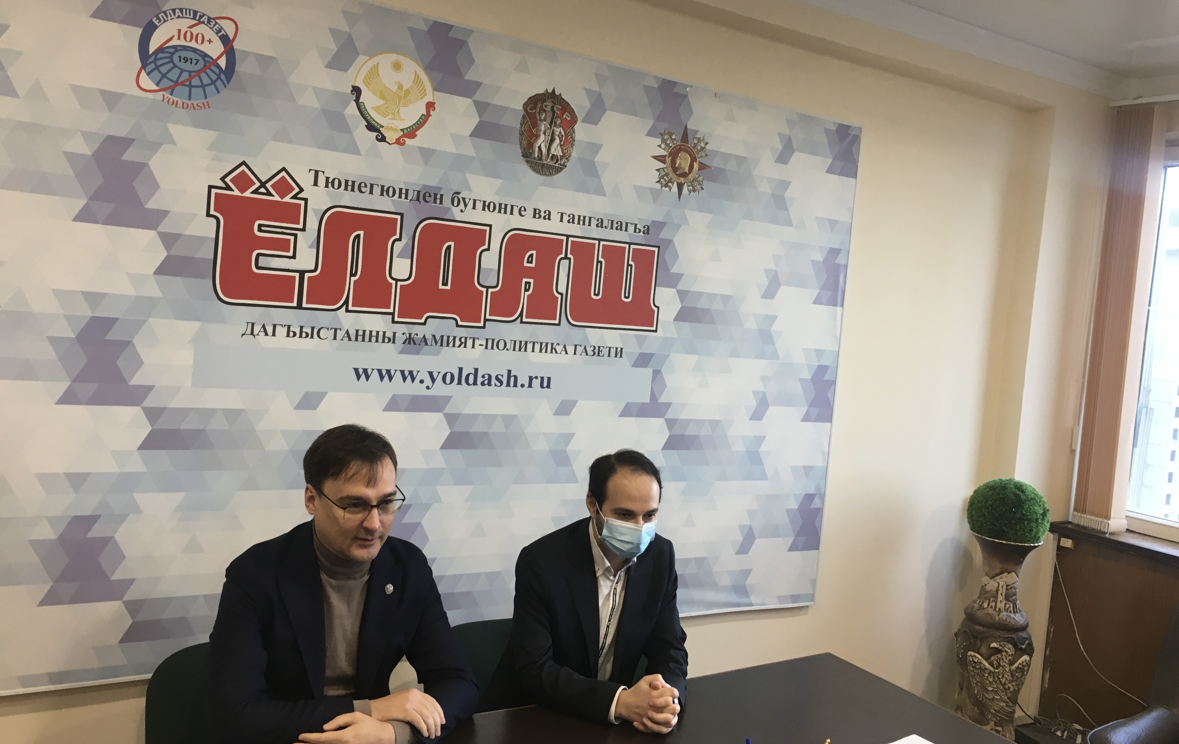 Рустама Джалакова представили коллективу газеты «Ёлдаш»