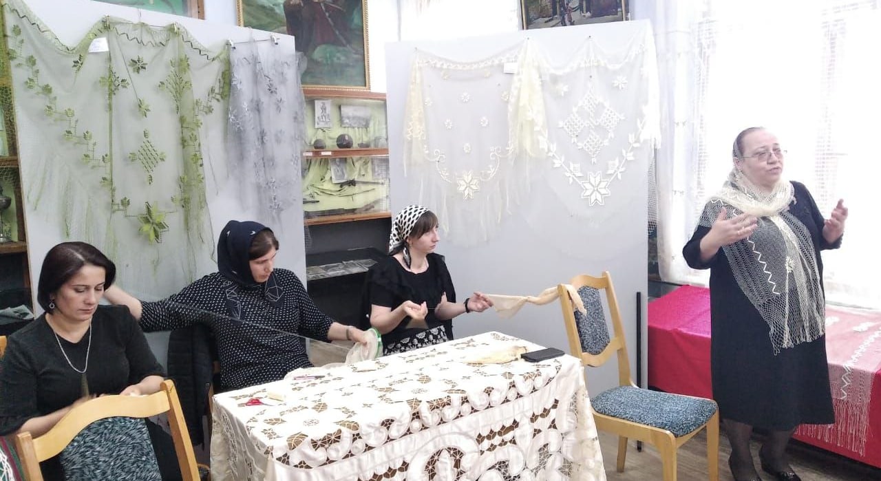 В Хасавюрте открылась выставка тастароплетения