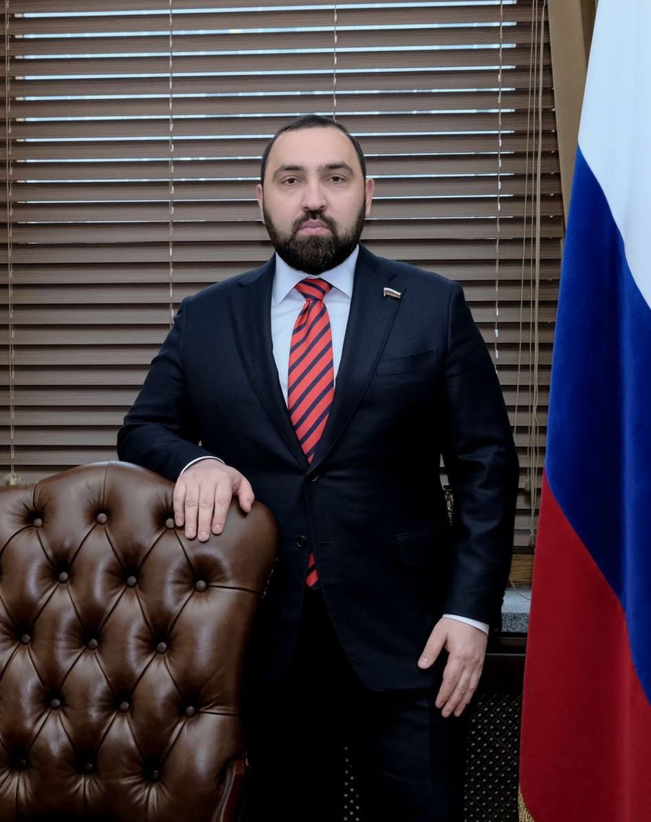 Депутат Хамзаев поздравил с Днём Конституции Дагестана