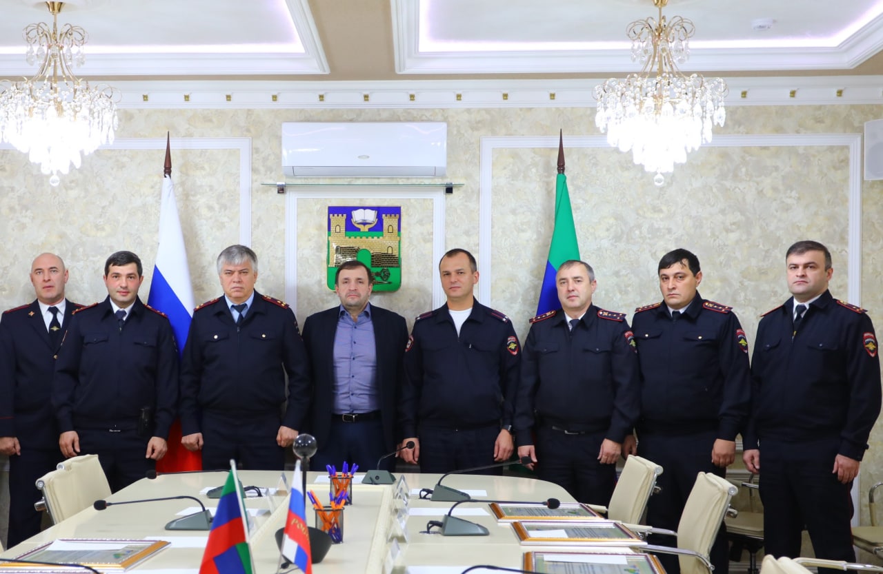 Глава города поздравил участковых с профессиональным праздником