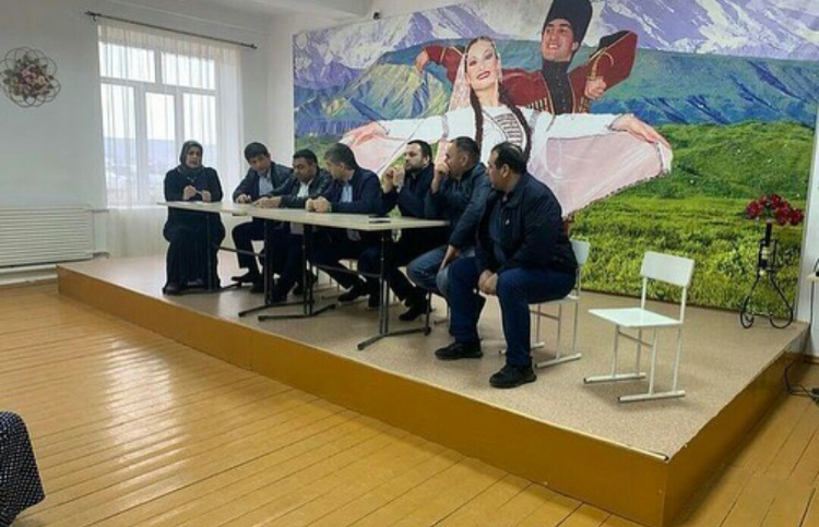 В Карабудахкентском районе прошло совещание по вопросу вакцинации и новой коронавирусной инфекции