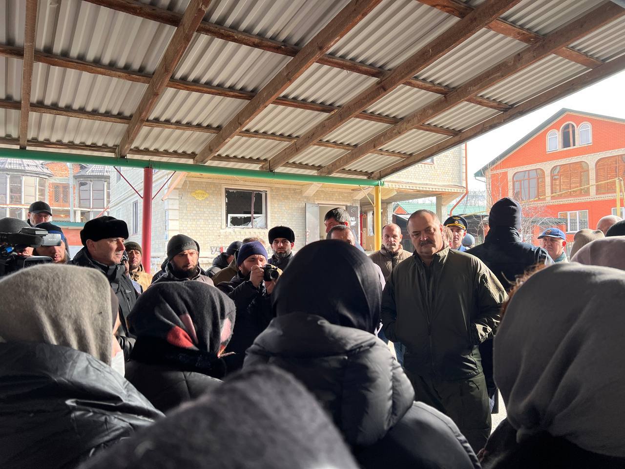 Сегодня Сергей Меликов лично встретился с жильцами дома в г. Хасавюрт