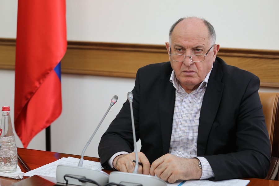Абдулмуслимов поручил представить итоговый доклад о выполнении муниципалитетами плана-задания на текущий год с предложениями
