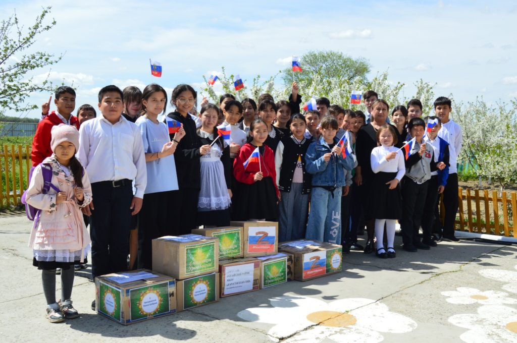 В Ногайском районе провели акцию "Сладкая посылка солдату в праздник Ураза байрам"