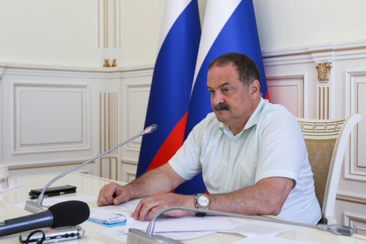 Бюджет Дагестана все еще остается высокодотационным, что создает определенные ограничения, заявил Меликов