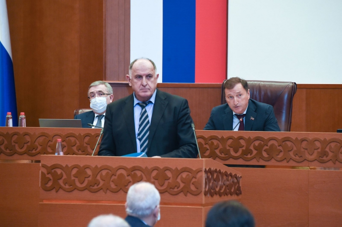 Абдулмуслим Абдулмуслимов встретился с депутатами от всех фракций НС РД