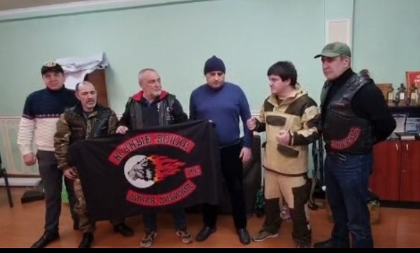 Дагестанские бойцы с теплотой встречают посылки и письма с Родины