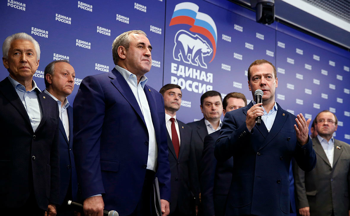 Роль депутатов партии "Единая Россия" во время пандемии, оценил Дмитрий Медведев