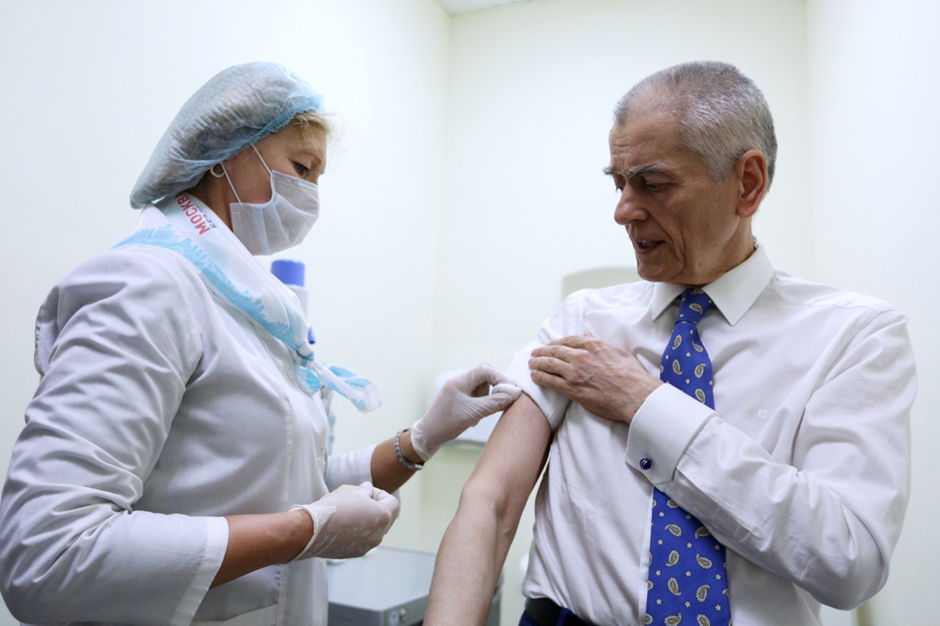 Порядка 1,5 млн человек уже привились вакциной "Спутник V"