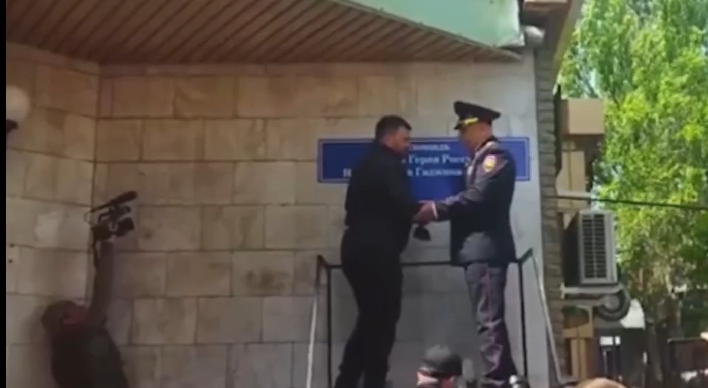 Площадь в Донецке назвали именем Нурмагомеда Гаджимагомедова
