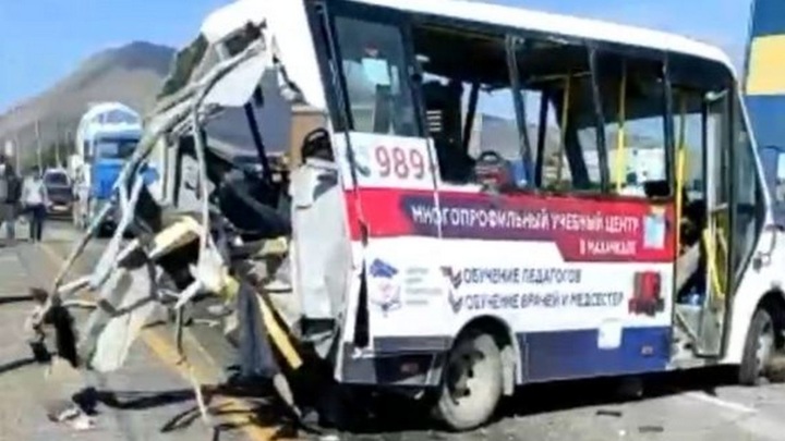 В ДТП на выезде из Махачкалы погибли 5 человек, есть тяжелораненые