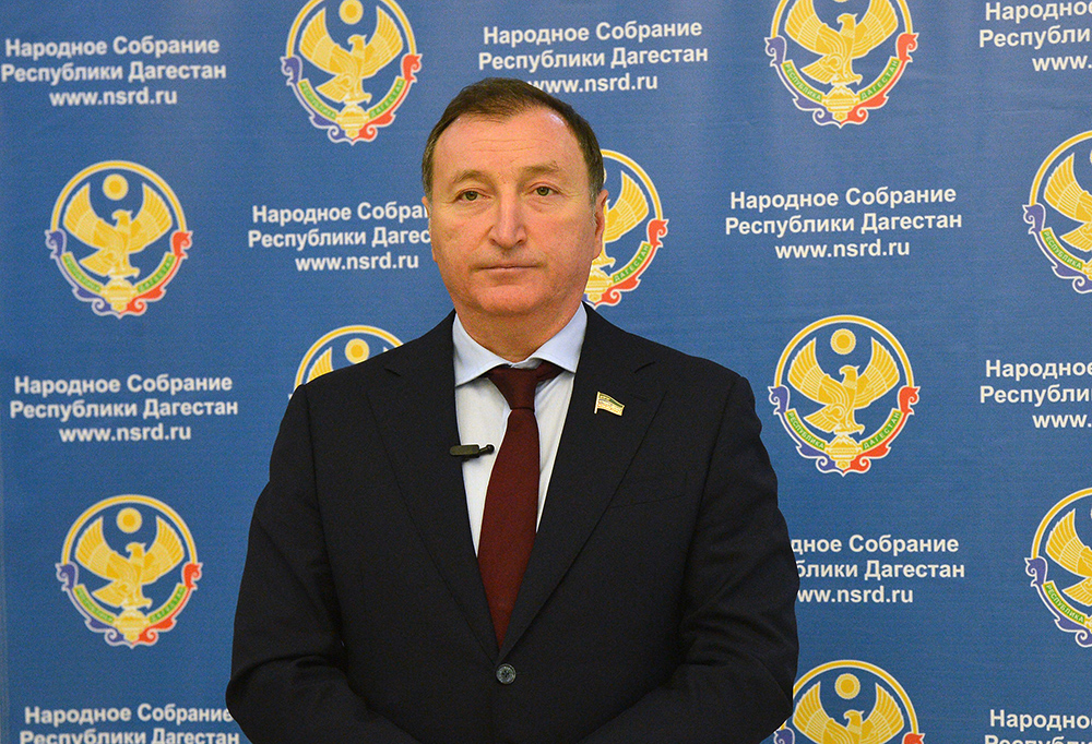 Заур Аскендеров поздравил работников органов местного самоуправления