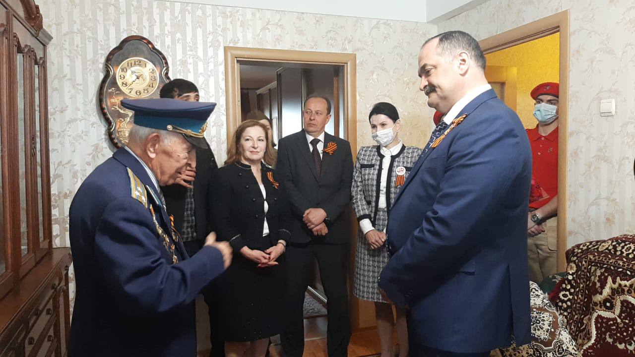 Сергей Меликов лично поздравил ветерана ВОВ  Магомета Шах-Гусейнова