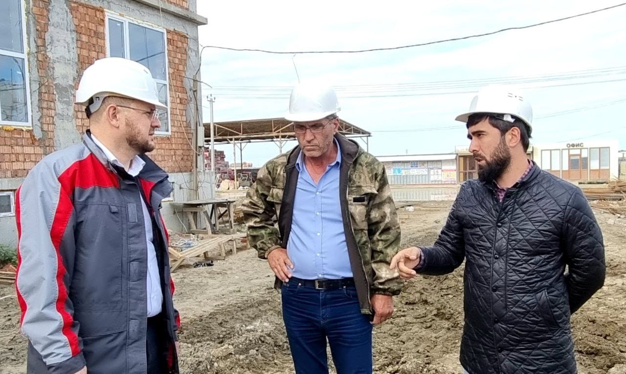 Для ликвидации трехсменки в Махачкале возводят новые школы