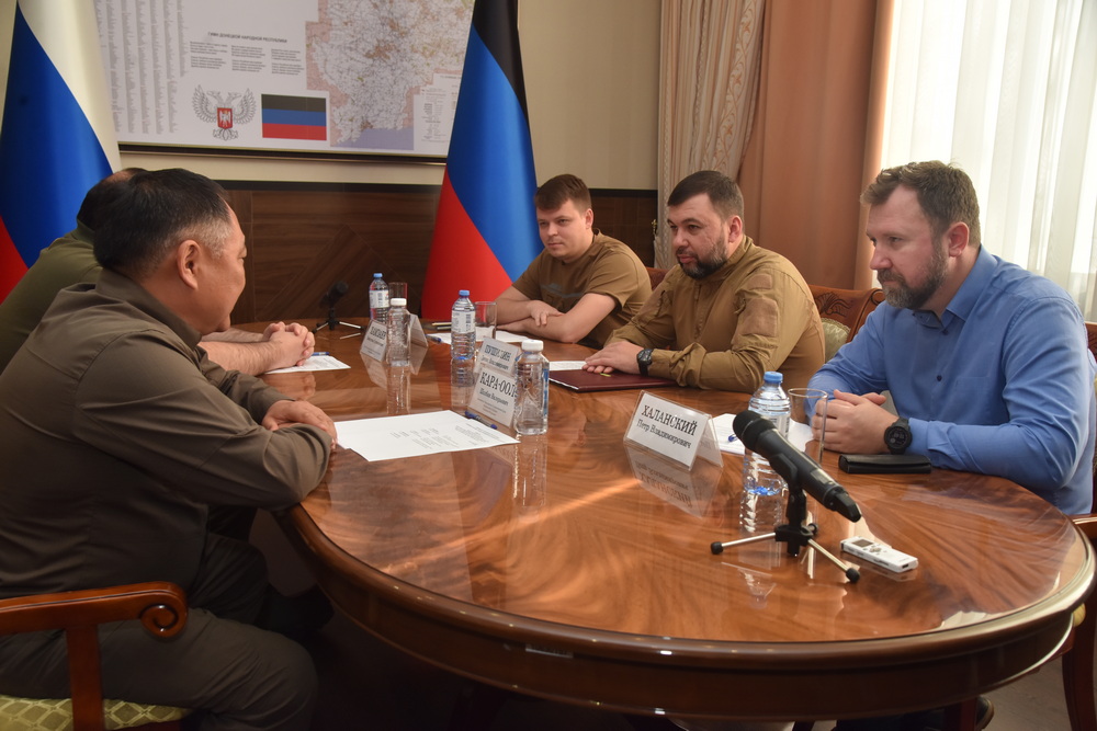 Встреча депутатов Госдумы Шолбана Кара-оола и Султана Хамзаева с главой ДНР