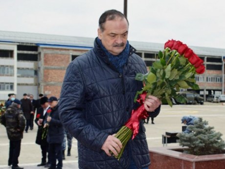Сергей Меликов посетил траурную акцию в память о погибших сотрудниках органов