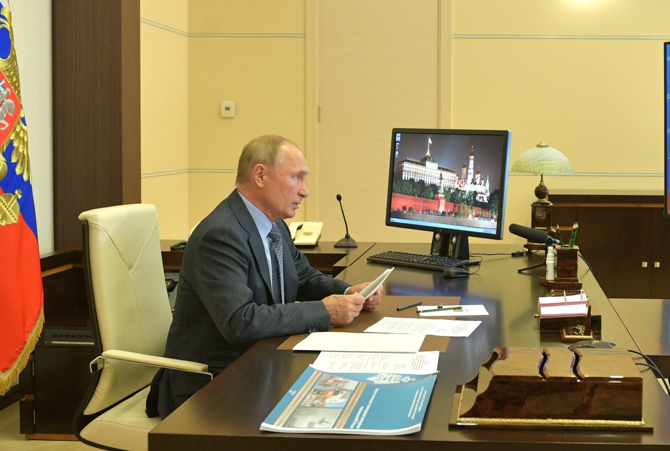 Владимир Путин: "Знаю, что в любимом мною Дагестане еще 37 социальных объектов строит Минообороны"