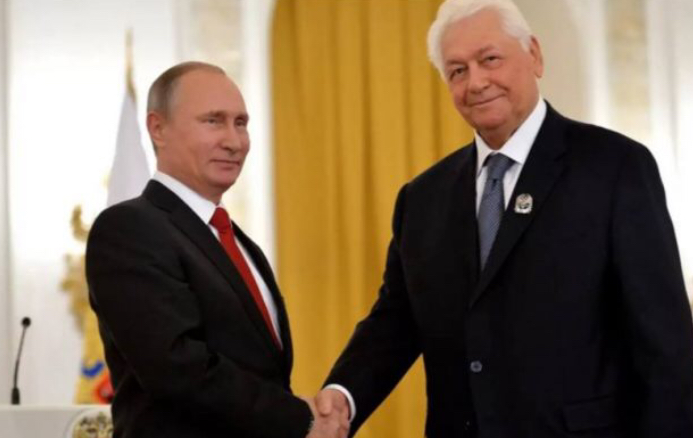 Путин поздравил экс-председателя Госсовета Дагестана Магомедали Магомедова с Днем рождения