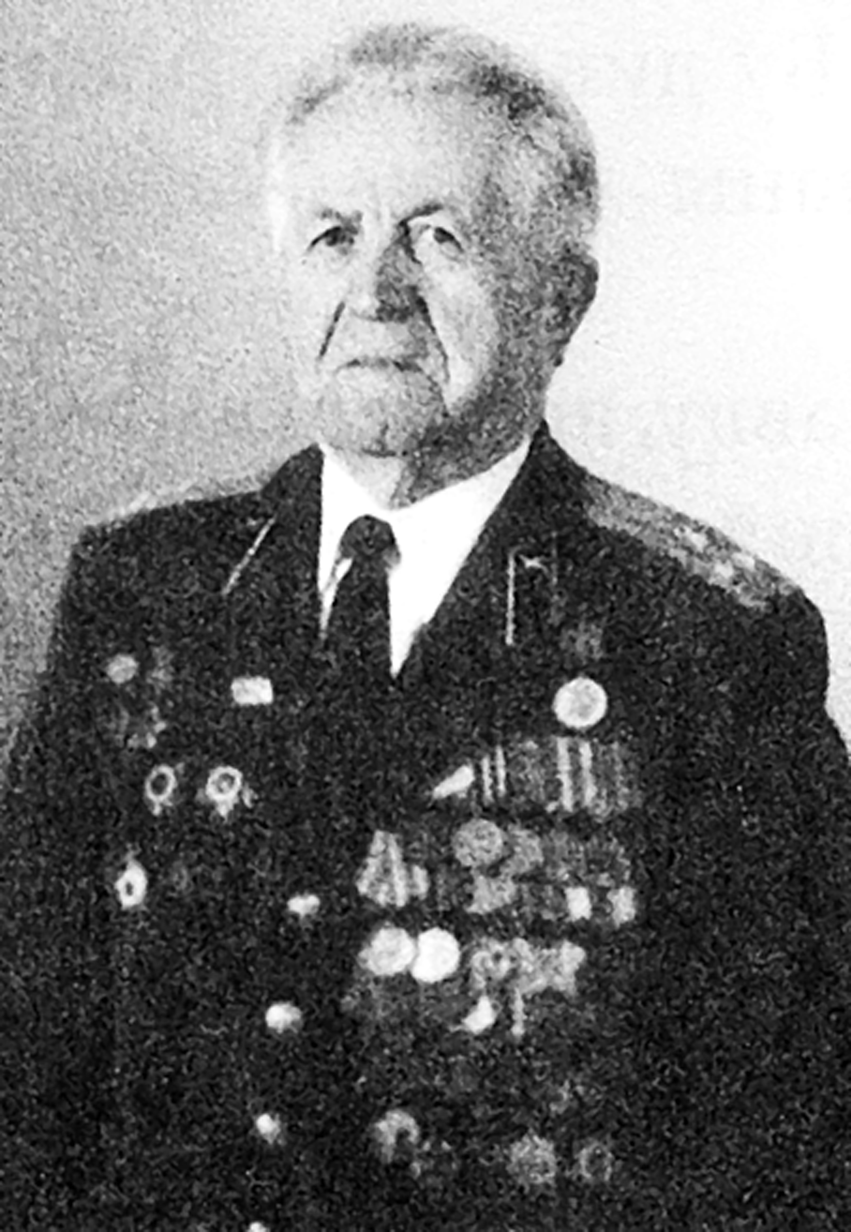 Асгер къуллукъгъа аминлик юрютген офицер
