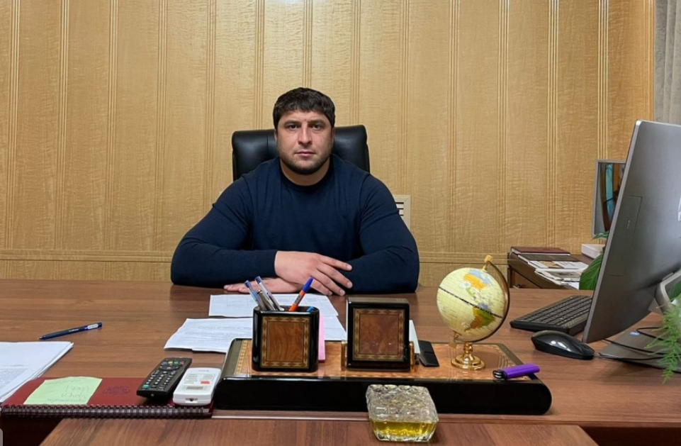 Директор ГКУ УСЗН Хасавюртовского района Эльдар Гаджиалиев призвал сделать выбор в пользу здоровья и вакцинироваться
