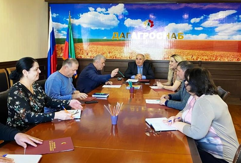 В Дагестане обсудили ход поставок сельскохозяйственной техники для нужд АПК