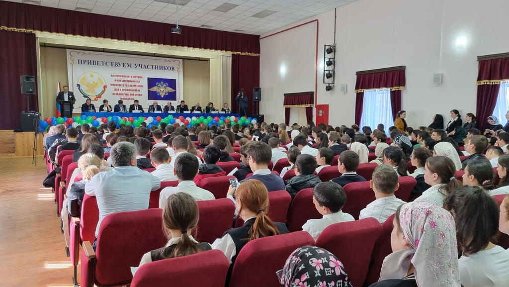 В селе Баршамай Кайтагского района прошел форум для школьников организованный МВД