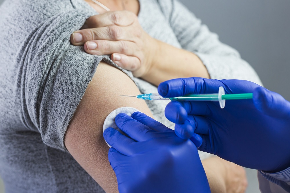 В Кумторкалинском районе продолжается вакцинация населения от коронавируса