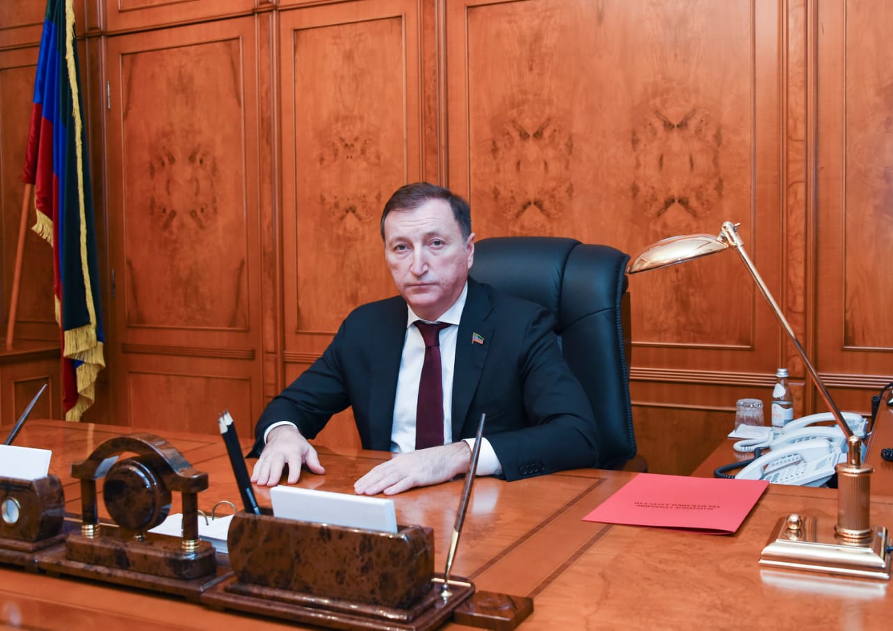 Заур Аскендеров поздравил дагестанцев с Днем Конституции России