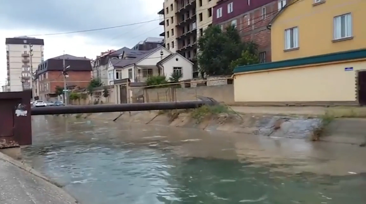 Махачкалинцам пересчитают плату за воду в период отключения