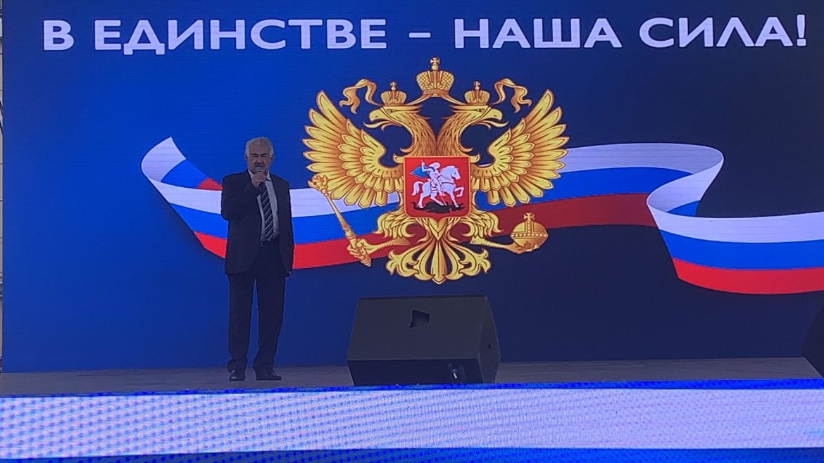 На площади Махачкалы выступил Народный артист России Айгум Айгумов