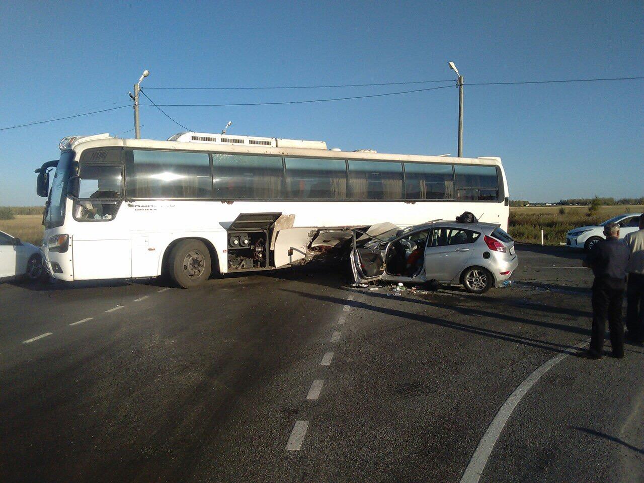 В Дагестане произошло ДТП с участием автобуса и трех легковушек, есть жертвы