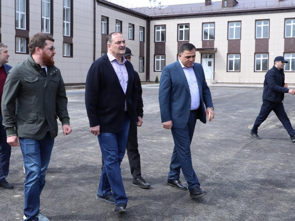 Сергею Меликова провели экскурсию по детскому саду «Звёздочка» в Дербенте