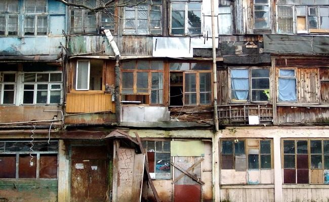 Более 90 аварийных домов расселят в Дагестане