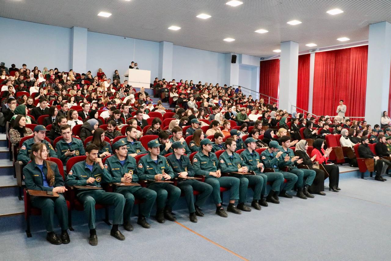 Встреча студентов ведущих вузов и ссузов столицы с участником СВО Ибрагимхалилом Гаджиевым