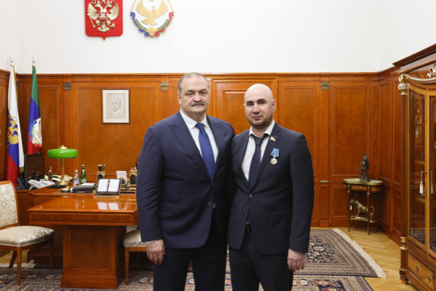 Депутат-доброволец Абдулла Магомедов получил медаль Амет-Хана СултанаДиана Муталибова
