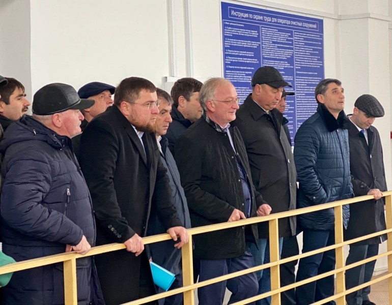 Абдулпатах Амирханов с коллегами побывал на комплексе Тарнаирских очистных сооружений в Махачкале
