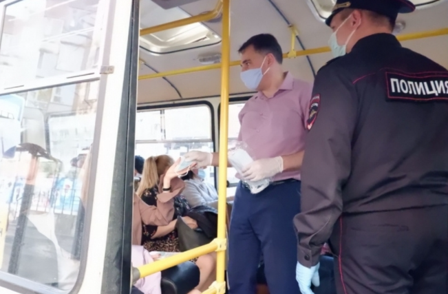 В Махачкале проводятся рейды по проверке соблюдения масочного режима в общественном транспорте
